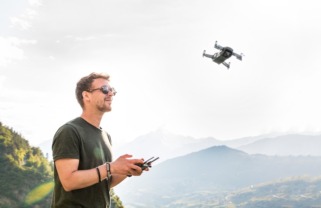 Drone Dynamics: From Photography to Advanced Applications